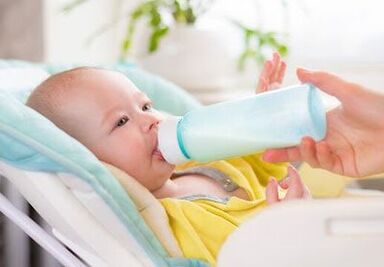 Picture of mom feeding baby Cow milk-based infant formula products