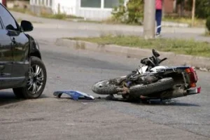 one of Nashville's auto accidents involving a moto bike and car on road