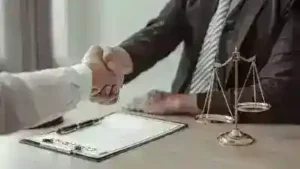 Nashville auto accident lawyer shakes hands with his new client who was in a Nashville Auto Accident