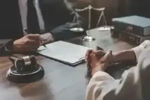 Nashville rollover wrecks attorney in meeting with client who was injured in a rollover wreck in Nashville,