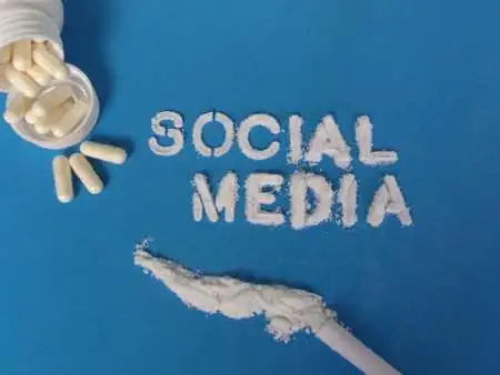 social media in whitew foregroud  with bluew background used in class action lawsuits