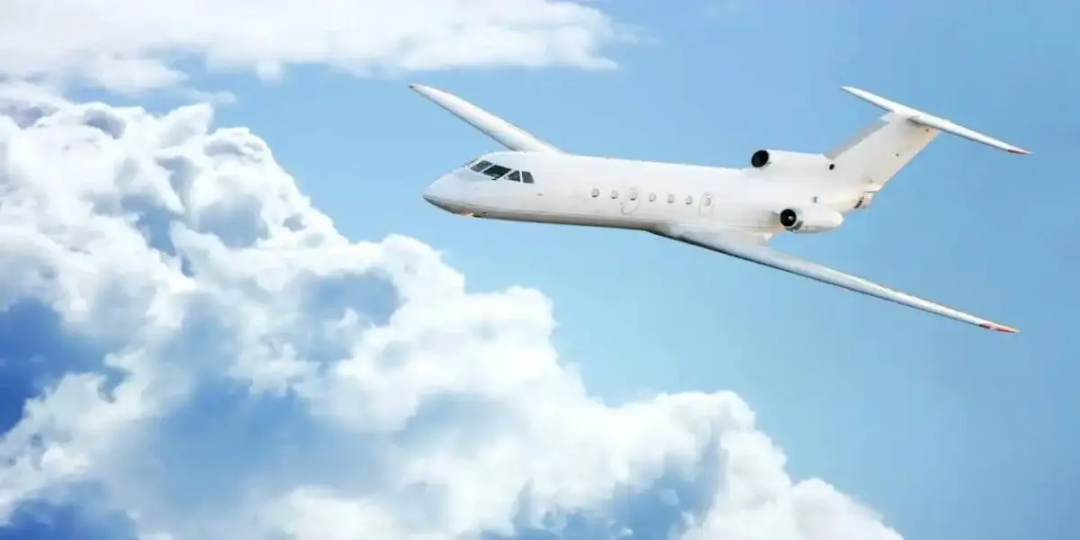 Airplane in the sky no clouds used in Fume Event Lawsuits