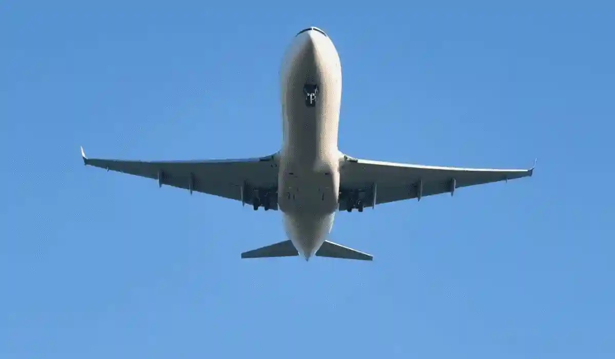 Airplane in the sky no clouds used in toxic fume event symptoms