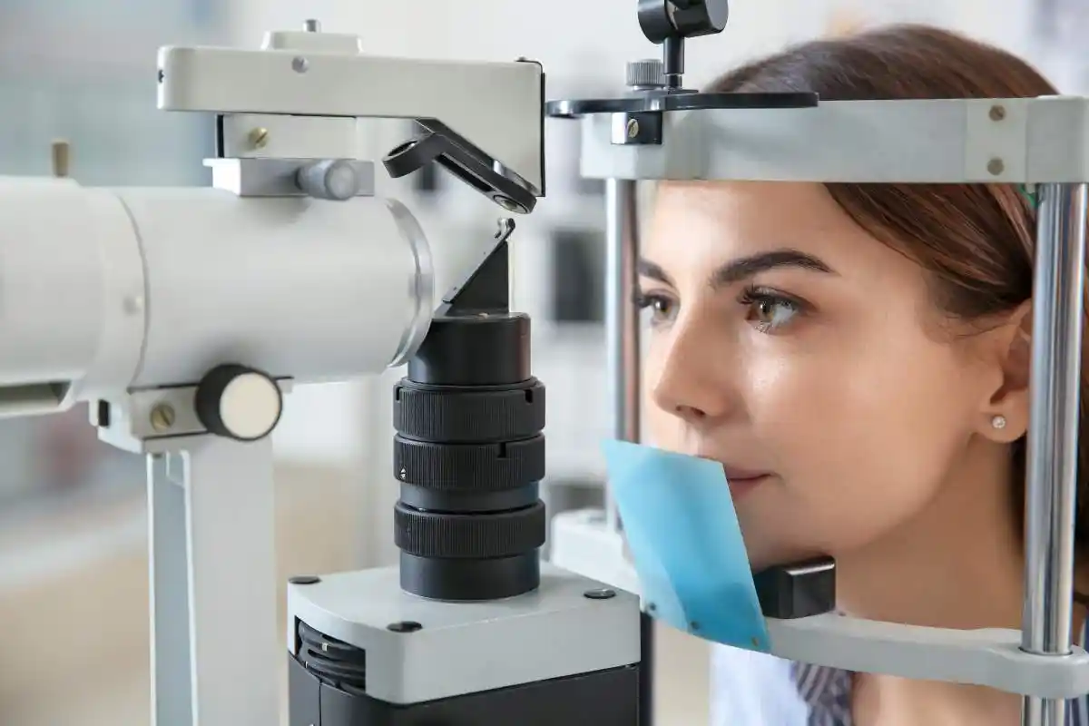 Young woman visiting ophthalmologist in clinic

