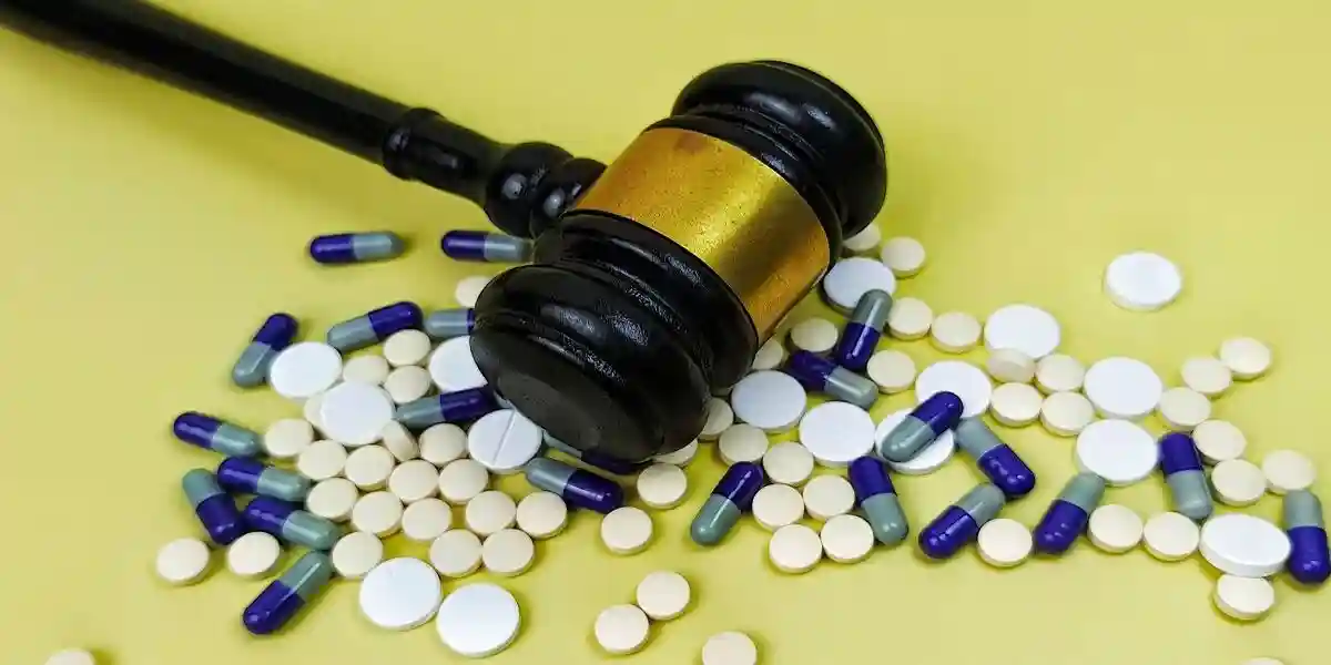 judges gavel sitting on top of various pills used in
Pharmacy Injury Lawyer in Nashville